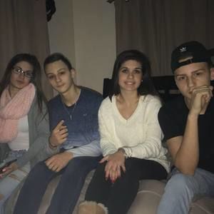 Meet your Posher, Kosta